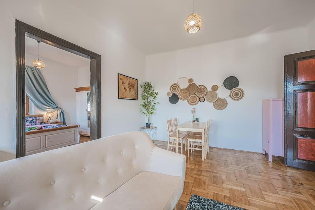 Carolina'S Romantic Apartment Hradec Králové Eksteriør bilde