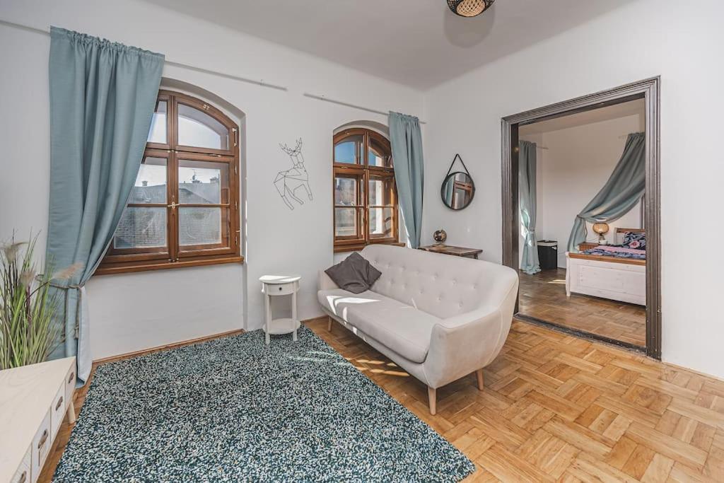 Carolina'S Romantic Apartment Hradec Králové Eksteriør bilde