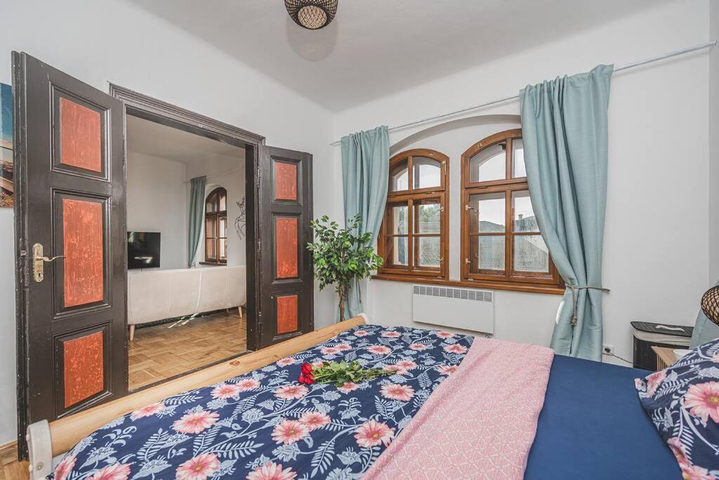 Carolina'S Romantic Apartment Hradec Králové Eksteriør bilde