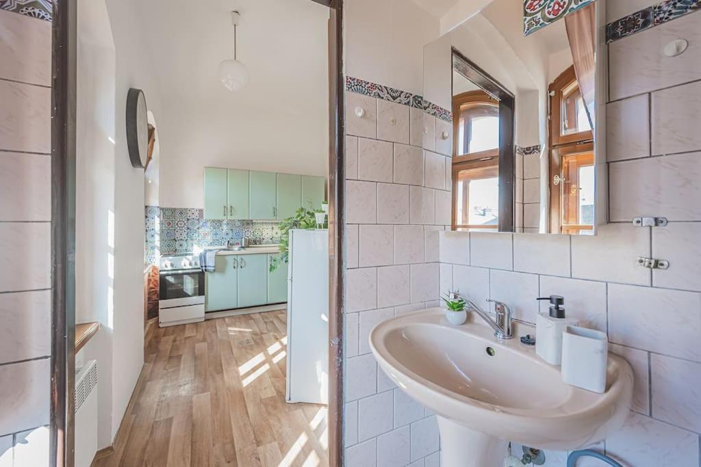 Carolina'S Romantic Apartment Hradec Králové Eksteriør bilde