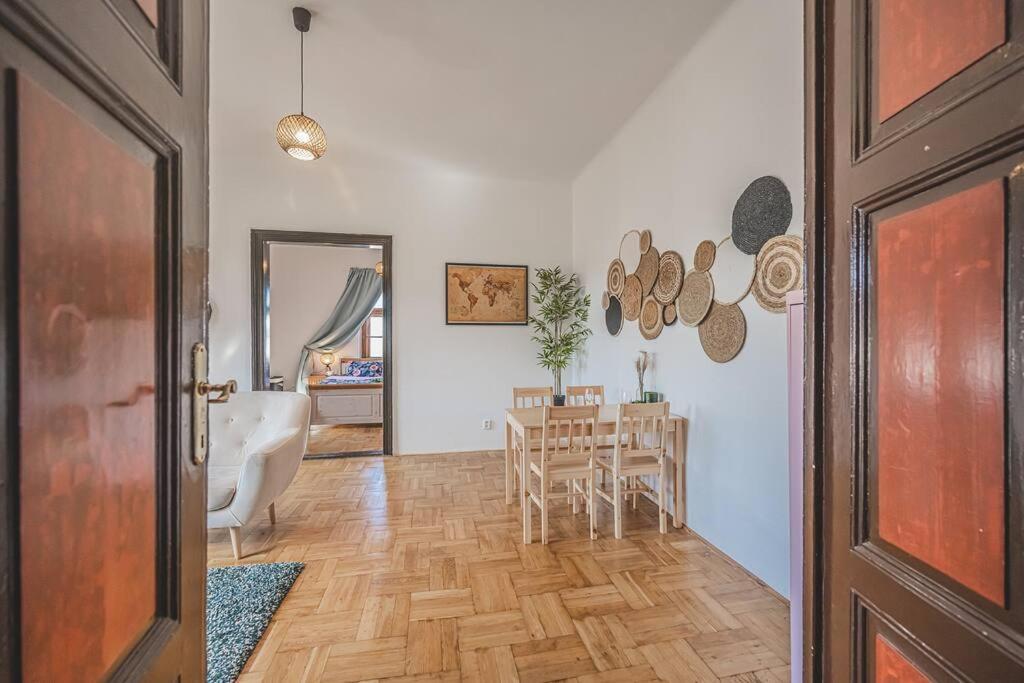 Carolina'S Romantic Apartment Hradec Králové Eksteriør bilde